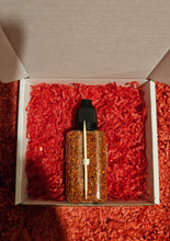 Load image into Gallery viewer, Pure, Carolina Reaper Chilli Flakes!!! Worlds Hottest!!! 30ml!!! Gift Boxed!!!
